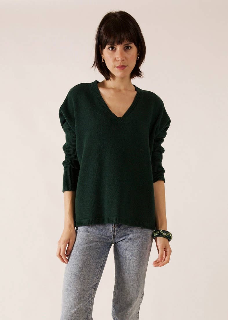 JULIA PARIS - Wholesale Knit Sweater - Women's - Oversized fit V-neck sweater in cashmere and wool knit2