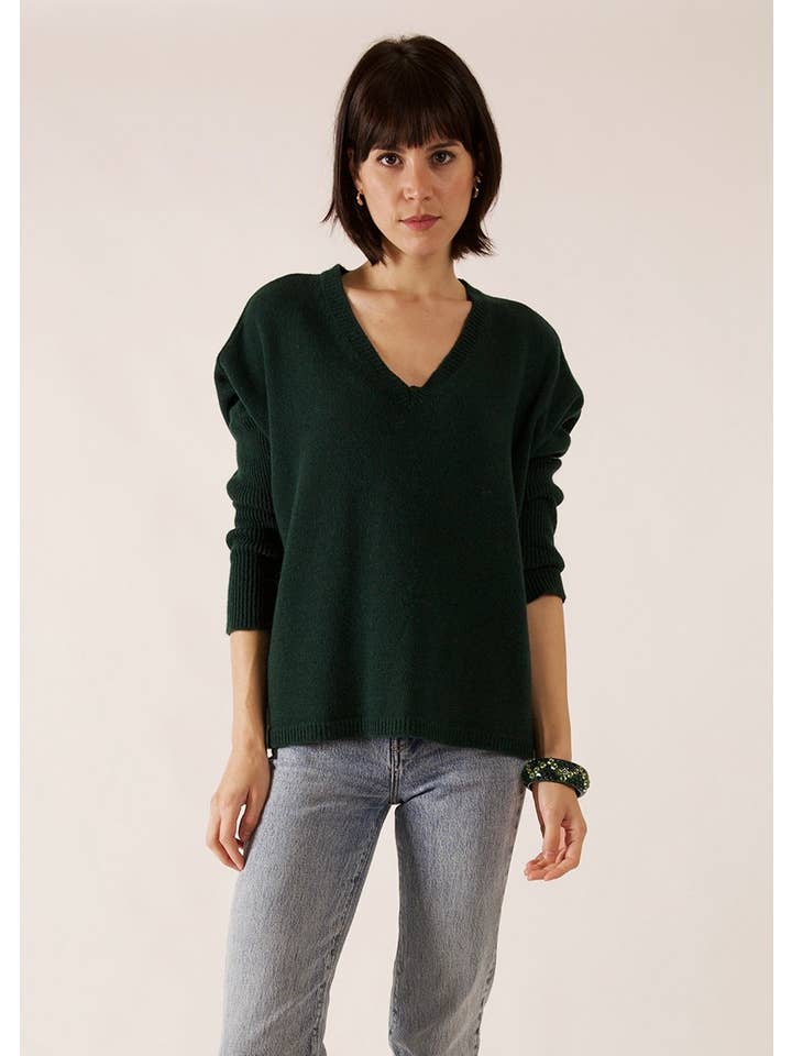 JULIA PARIS - Wholesale Knit Sweater - Women's - Oversized fit V-neck sweater in cashmere and wool knit2
