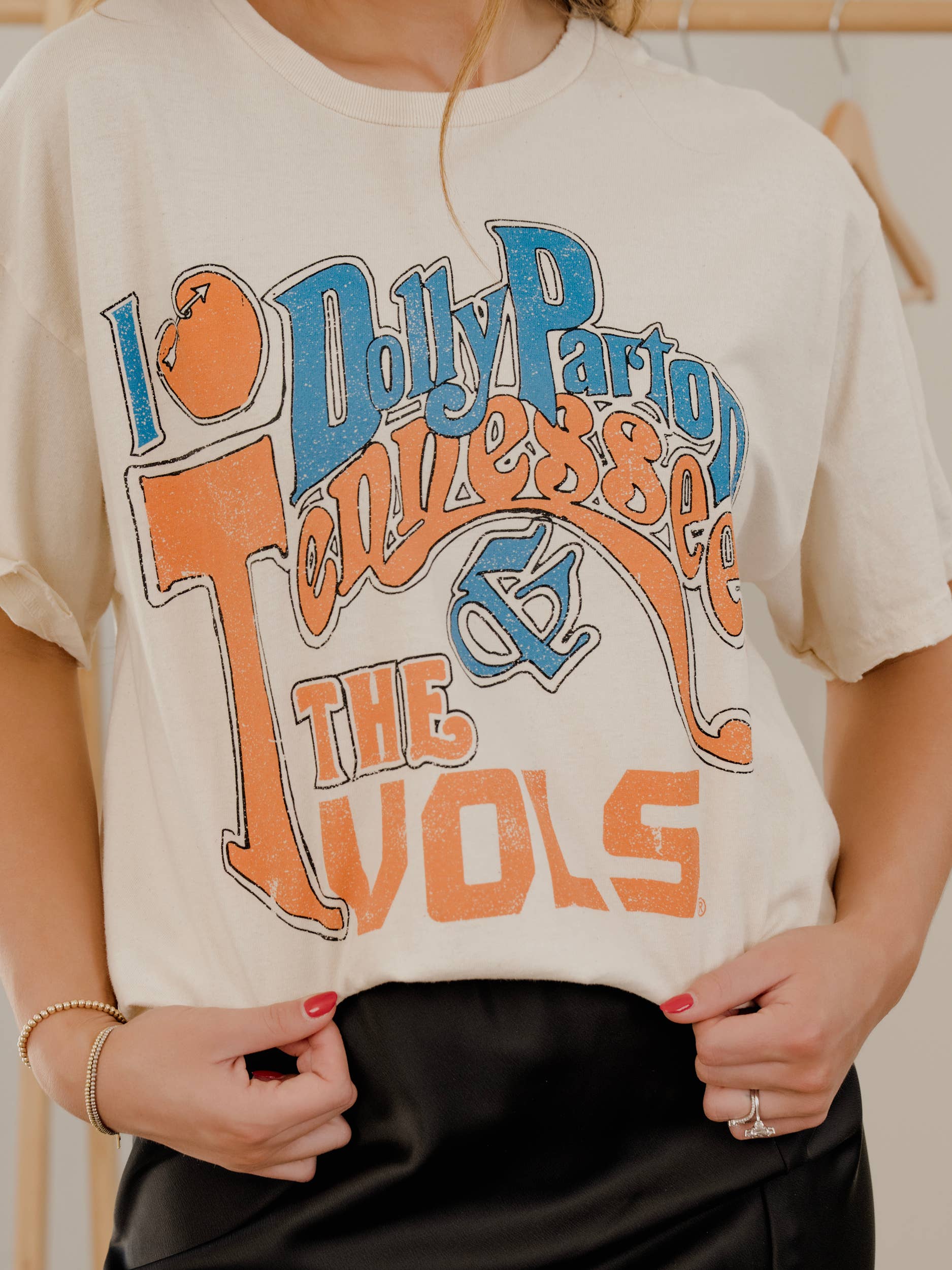 LivyLu - Wholesale Screen Printed T-Shirt - Unisex - I Heart Dolly Parton & The Tennessee Vols Thrifted Tee0