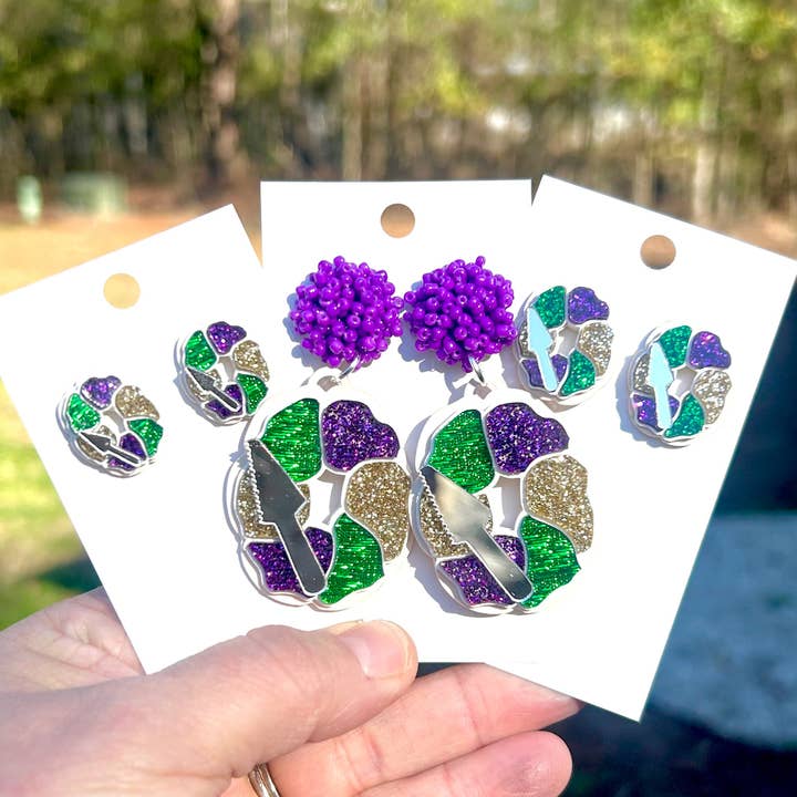 The Knife Stays With The Cake! for wholesale by D and M’s Enterprise, LLC