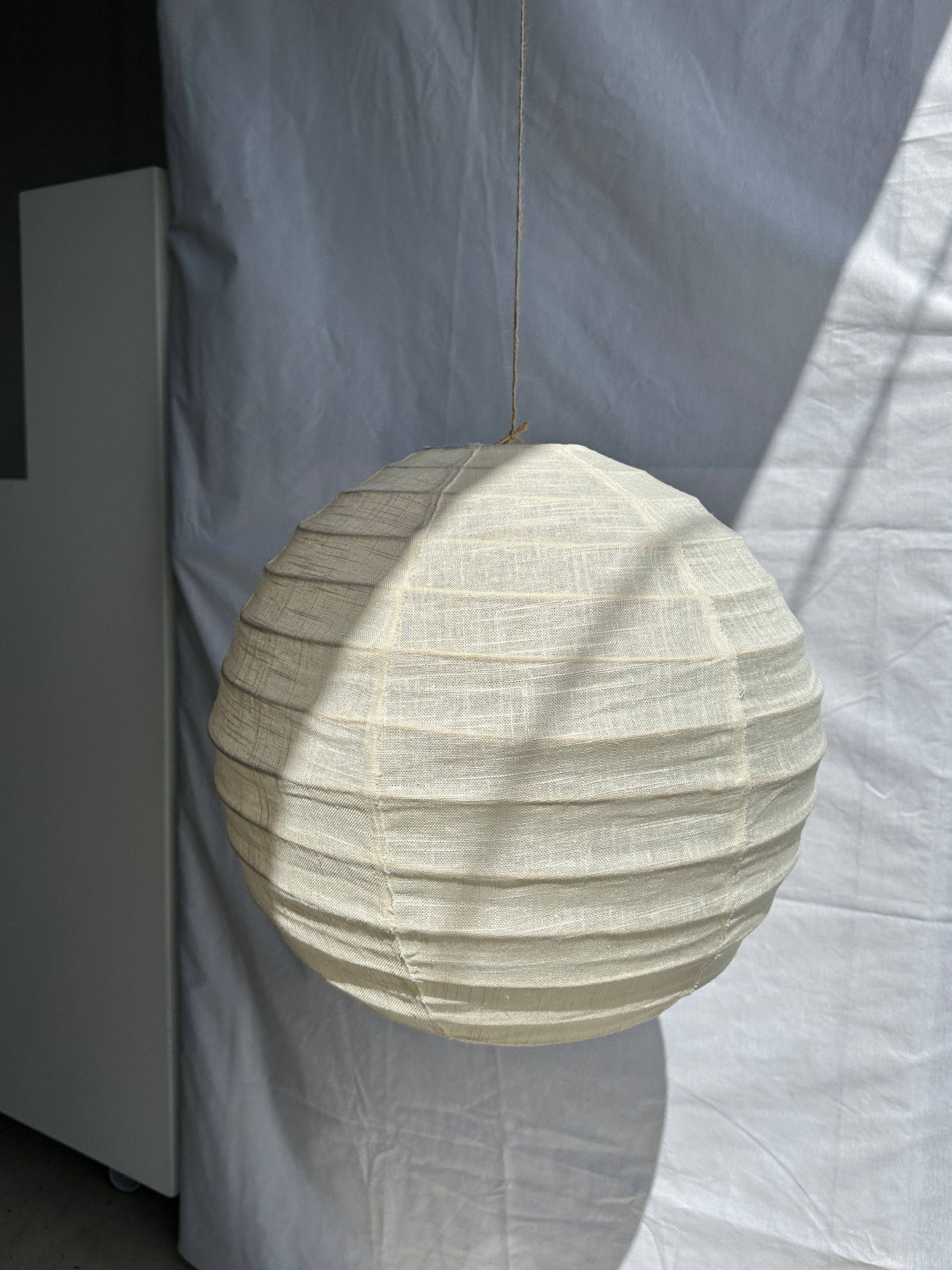 Office Objets - Wholesale Chandelier/Hanging Light - Medium round Japanese-style pendant light in rattan and natural linen D:403