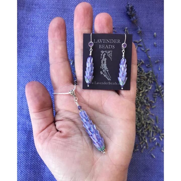 Lavender Beads - Vendita all'ingrosso Collana con ciondolo/pendaglio - Ciondolo lungo con perline di vetro color lavanda su catenina in argento da 61 cm, grande2