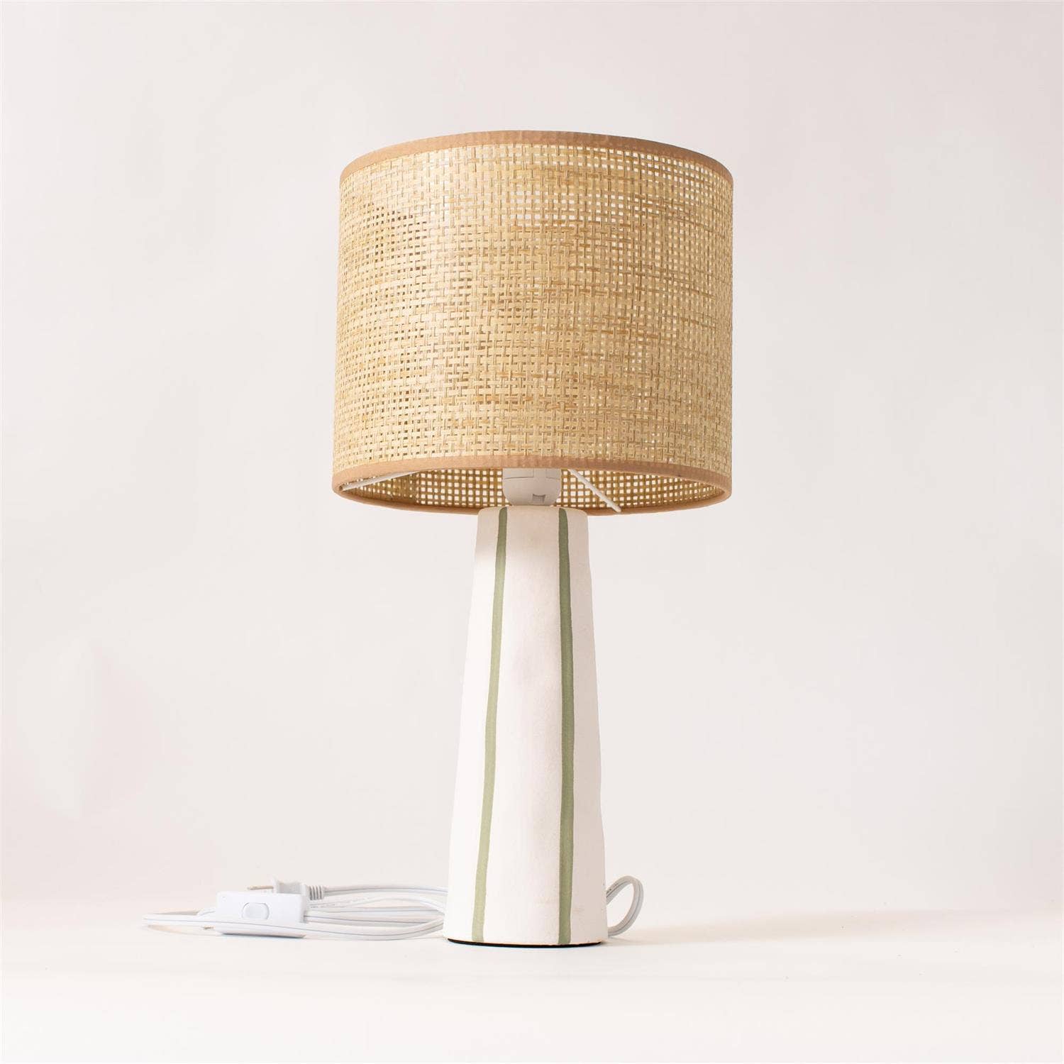 Audrey's Home & Gift - Vendita all'ingrosso Lampada da scrivania/d'accento - Lampada - Base a righe verdi, Paralume intrecciato naturale (PC)2