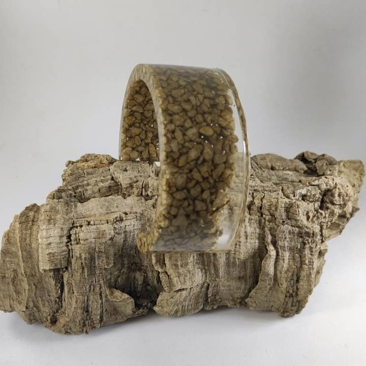 Gold stone bracelet B0002 for wholesale by Resinartesania