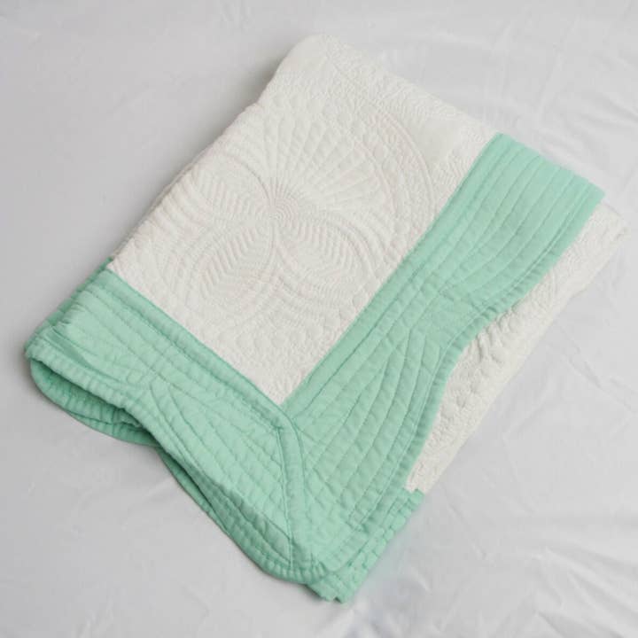 Mint Trim Quilt for wholesale by Prairie Impressions