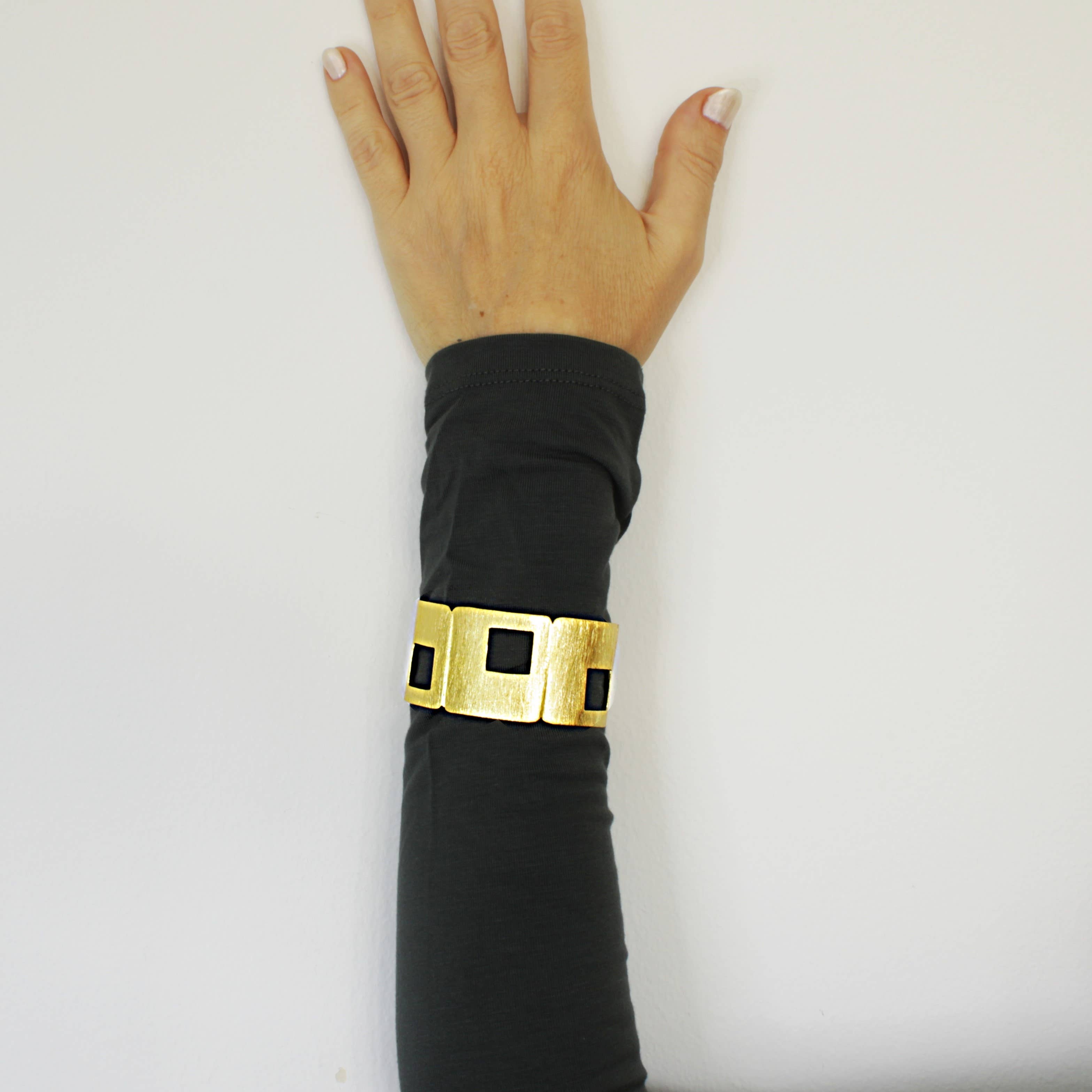 LA MAR - Wholesale Cuff Bracelet - SIXTY gold-plated bracelet - Design with character4