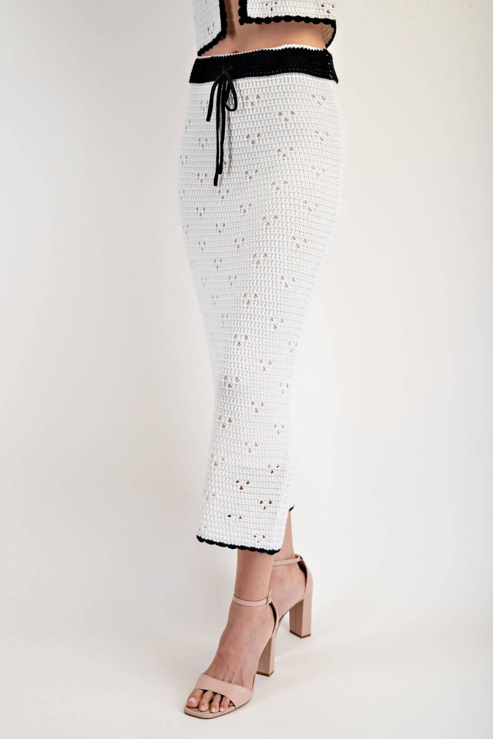 Edit by Nine – Großhandel Rock – Damen – Ts6256 Midirock mit Kontrast und Lochmuster0