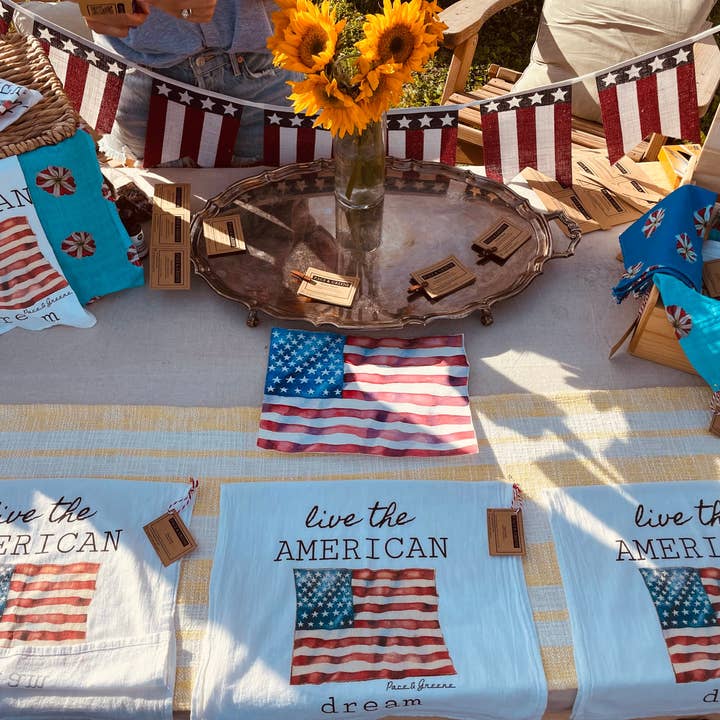 Theedoek - Amerikaanse vlag "Leef de Amerikaanse droom" op meelzak voor wholesale door Goose and Willow