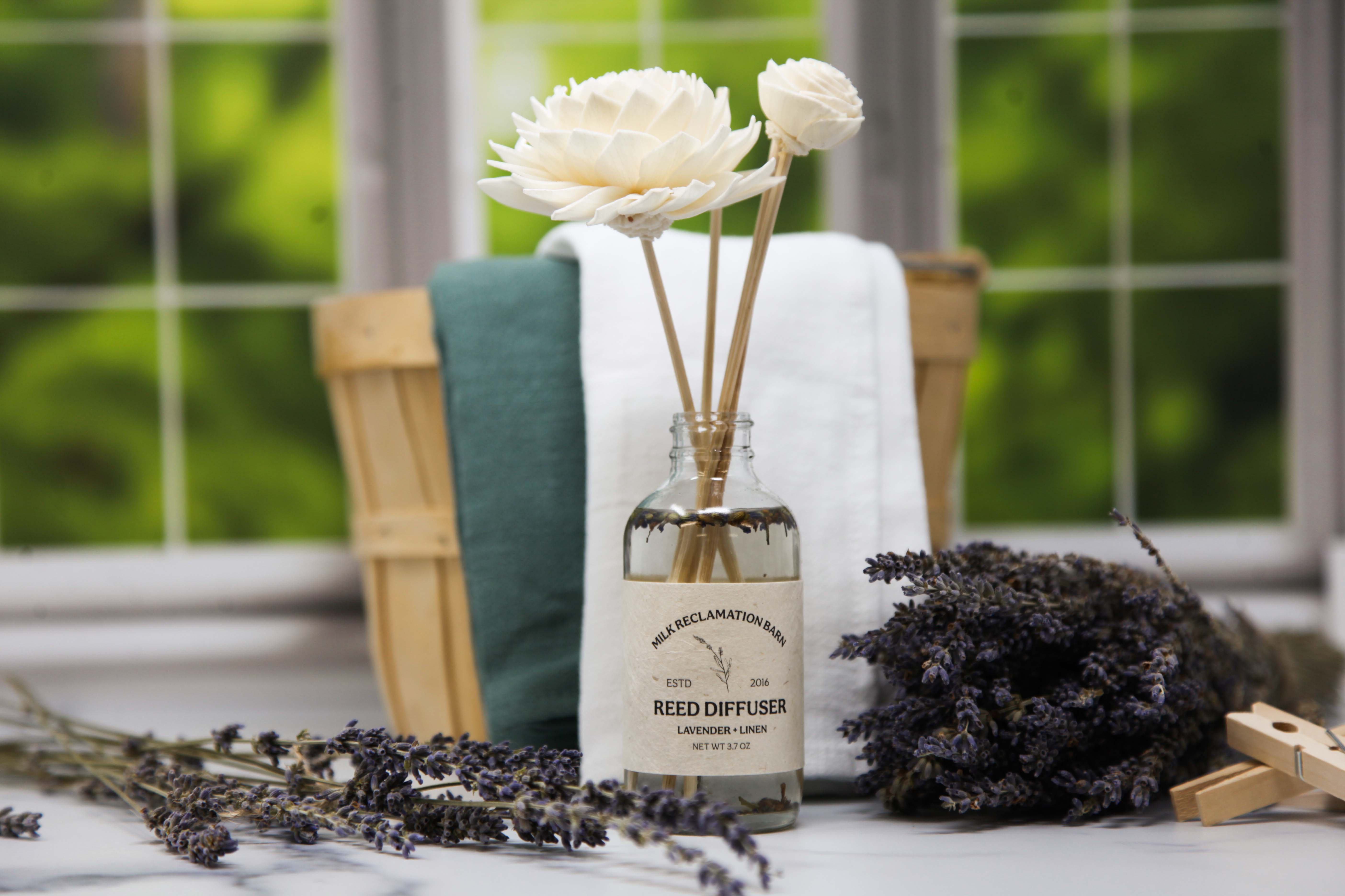 Milk Reclamation Barn - Vente Diffuseur à tiges - Diffuseur en rotin avec roseaux en rotin et fleurs de sola8