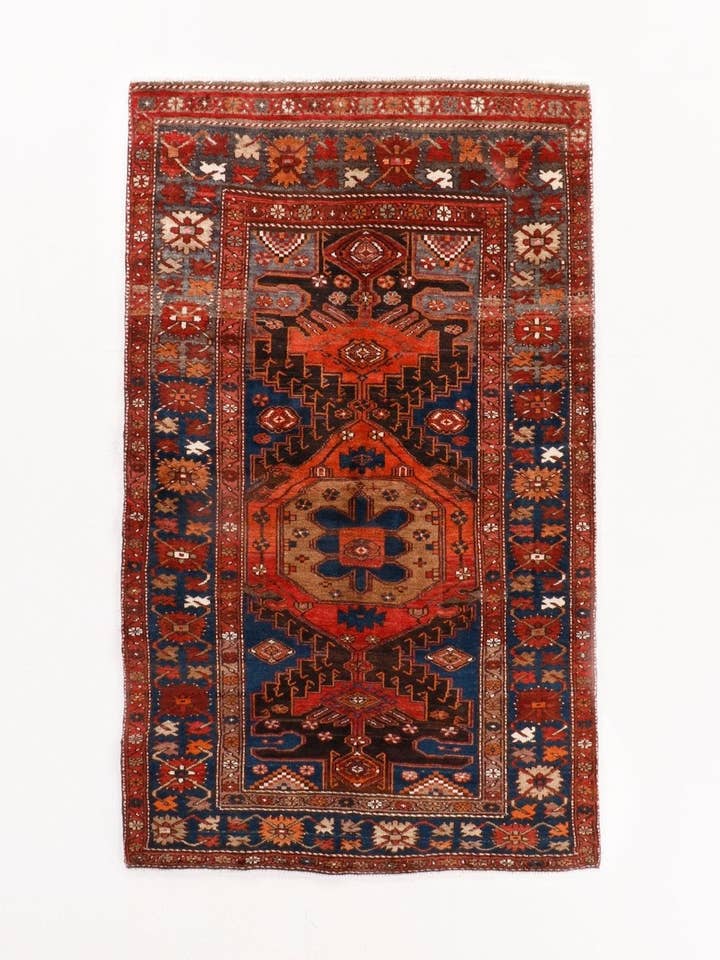 Tapis Hamadan Persan | 4' 3" x 6' 8" pour la vente par Rug the Rock