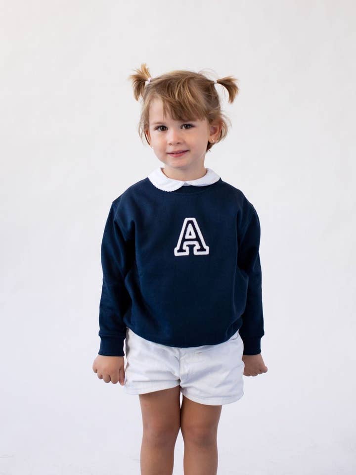 KIDS - DONKERBLAUWE SWEATER | MINI INITIAAL voor wholesale door Anitials