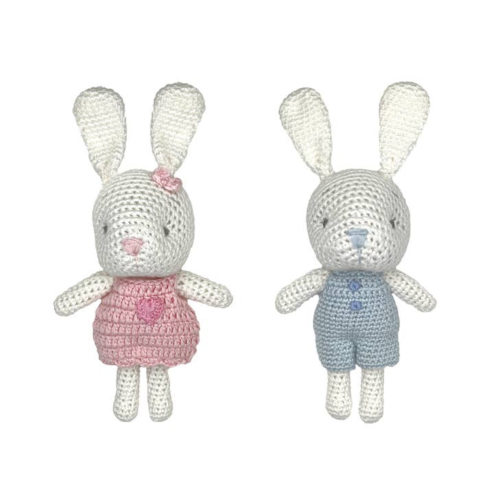 Hochet en crochet Lapin Bambou - 2 couleurs ! pour la vente par Petit Ami & Zubels