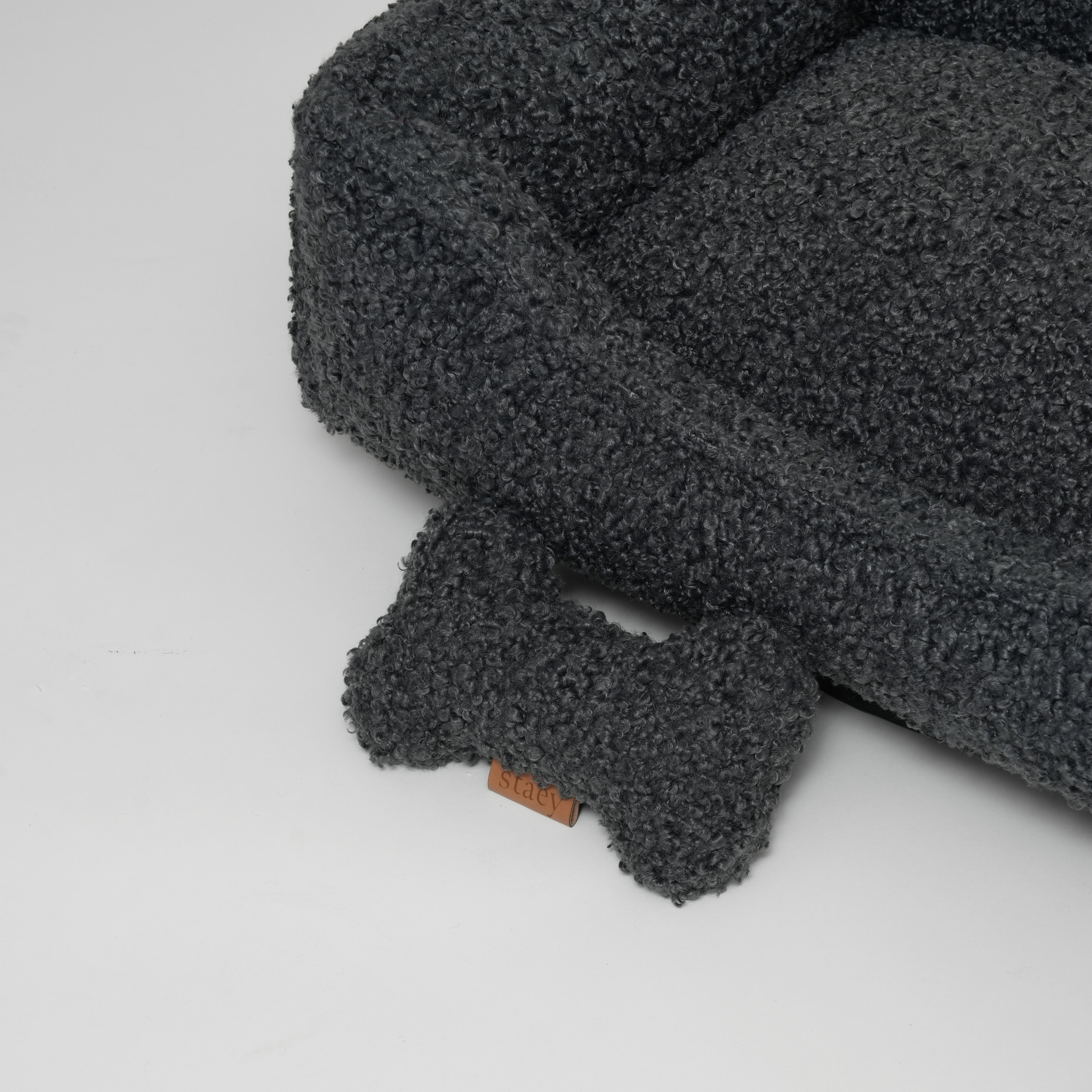 Staey – Engroshandel Tøjdyr - Hund – Bone Toy | Storm Curly1