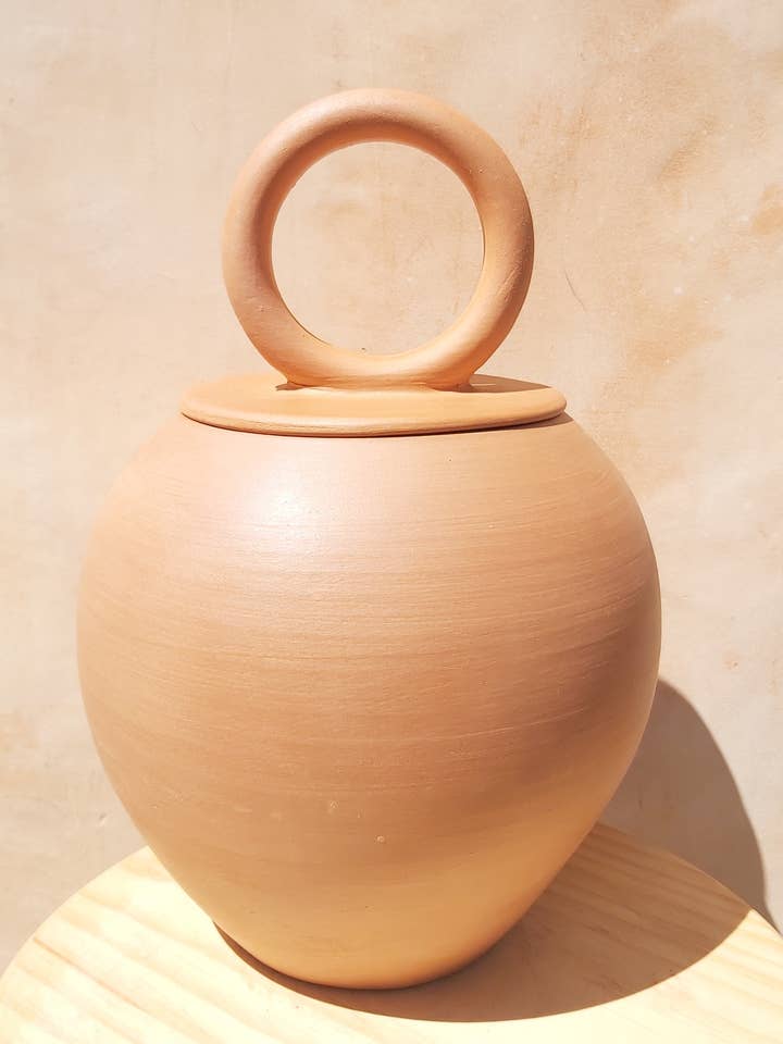 Vaso in terracotta artigianale per la vendita all'ingrosso da parte di Cerámica Roca Caus