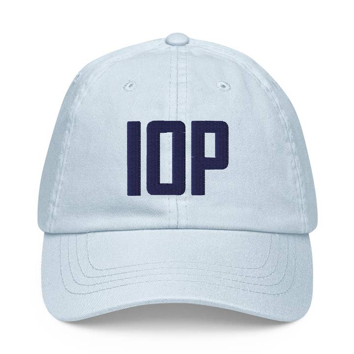 Casquette brodée pastel IOP Isle of Palms Caroline du Sud fil marine pour la vente par CRE PYT