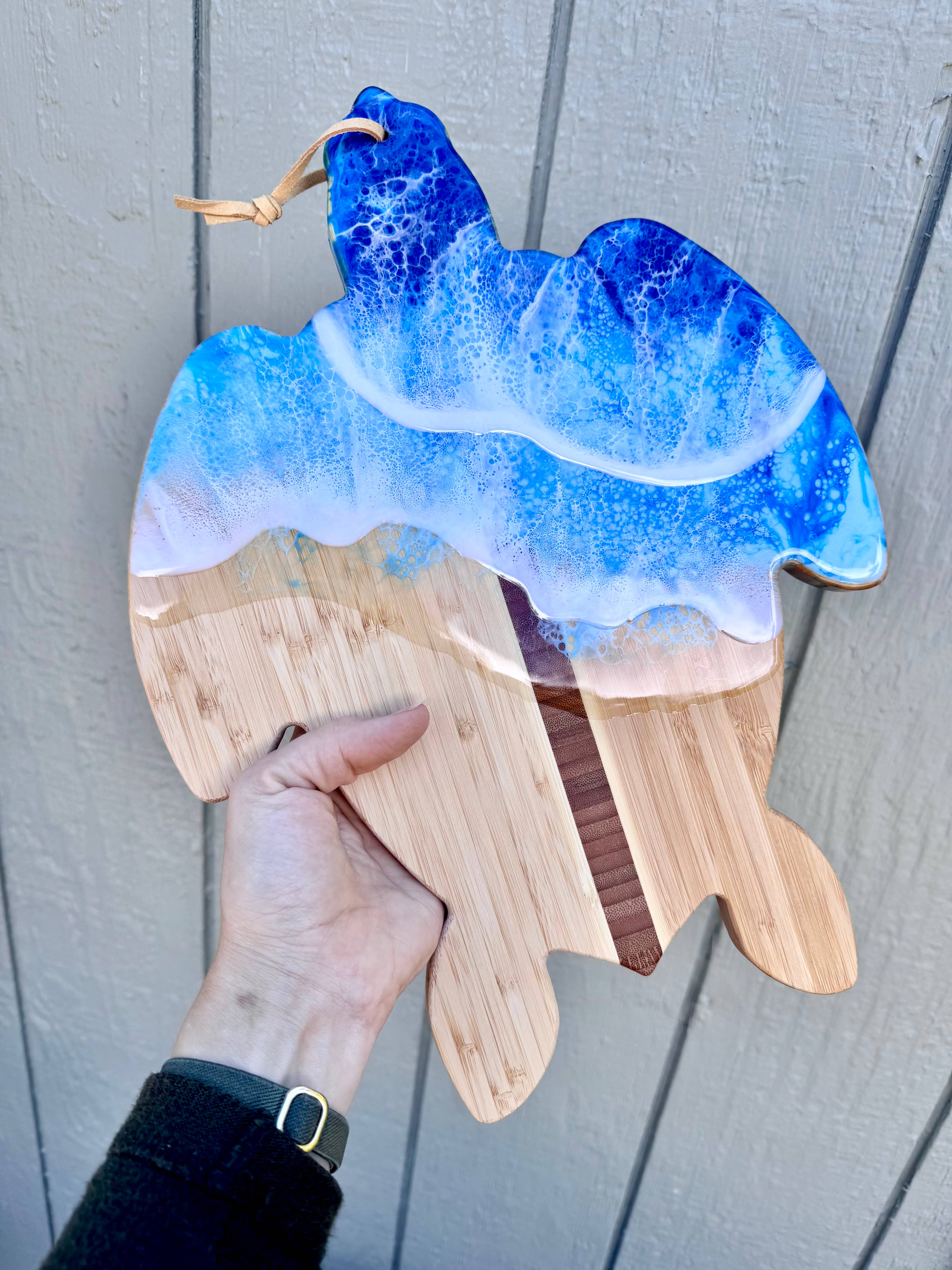 TBM Creations LLC - Vente Plateaux à fromage - Planche à fromage en résine Tortue | Planche à charcuterie Honu fabriquée à Maui5