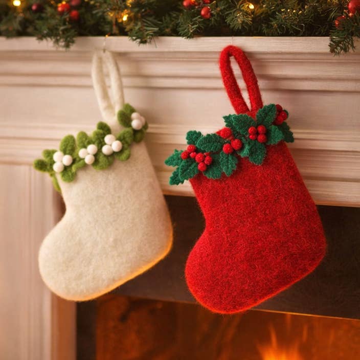 Handgjord biogradbar minijulstrumpa i filt för wholesale av Felt So Good