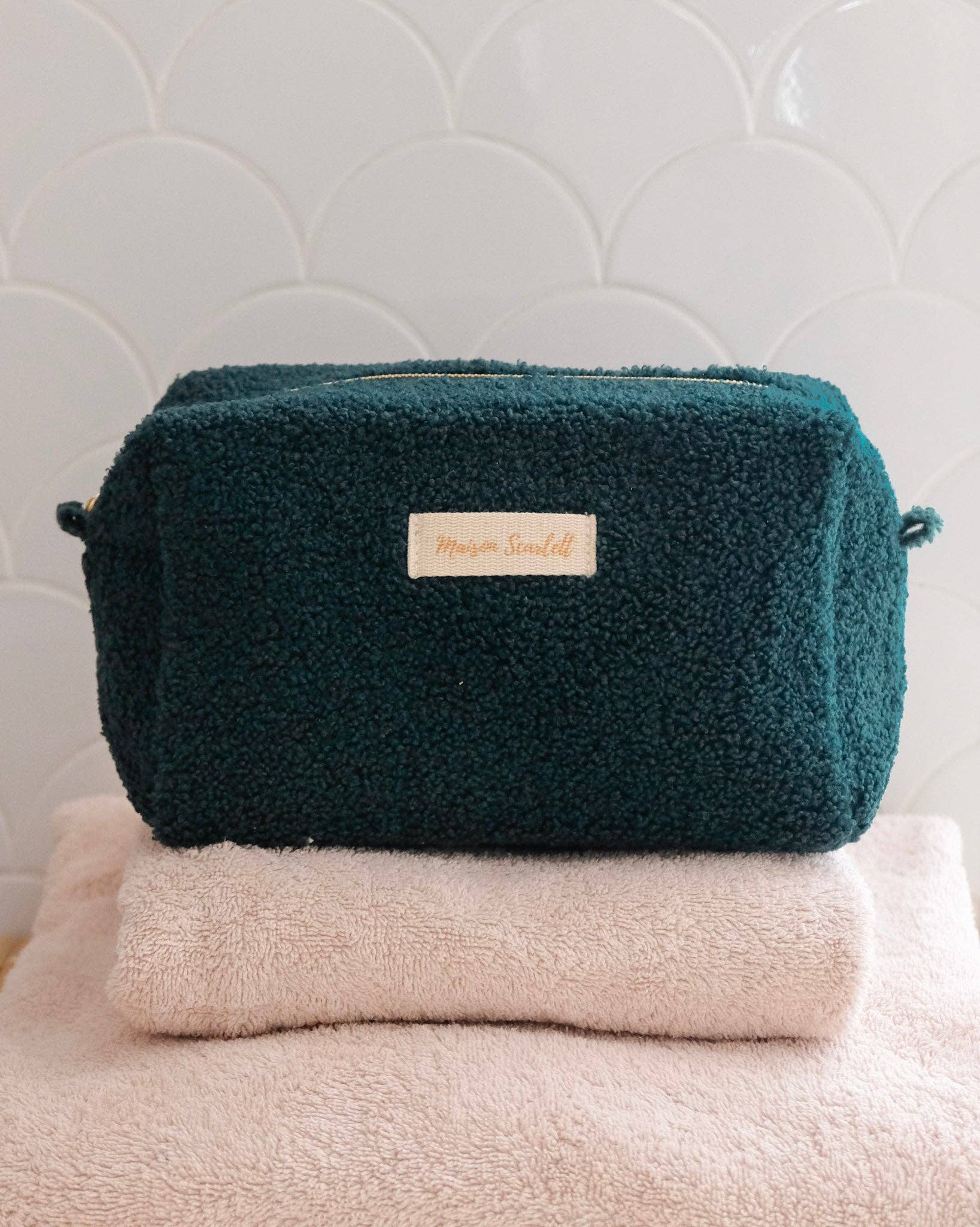 Maison Scarlett – Bolsa de higiene pessoal - Mulher por atacado – Necessaire Charlotte em tecido teddy14