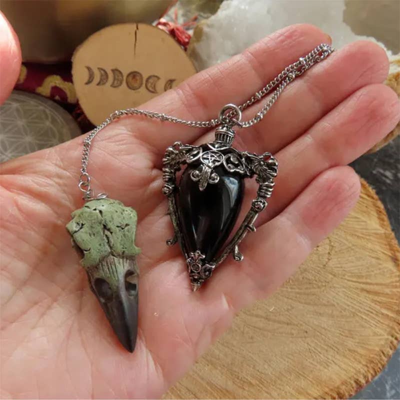 GemMeet - Vendita all'ingrosso Pietra/cristallo spirituale - Teschio di Corvo Gotico di Halloween Bottiglia di Cristallo Pendolo1