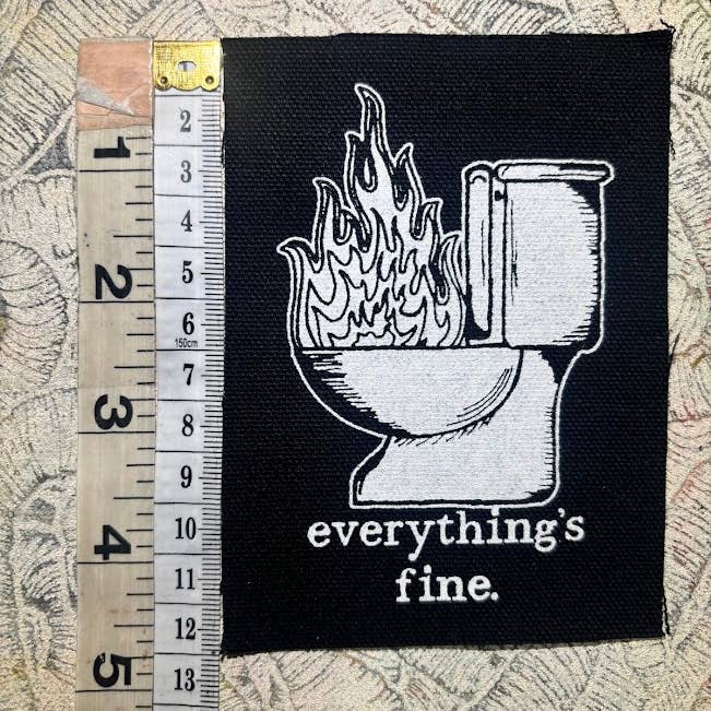 Three Raccoons - Vente Écusson - Tout va bien. Patch d'incendie de toilettes.