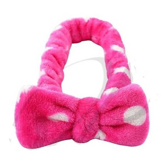 Couvre-tête de douche imprimé pois pour la vente par Love and Repeat