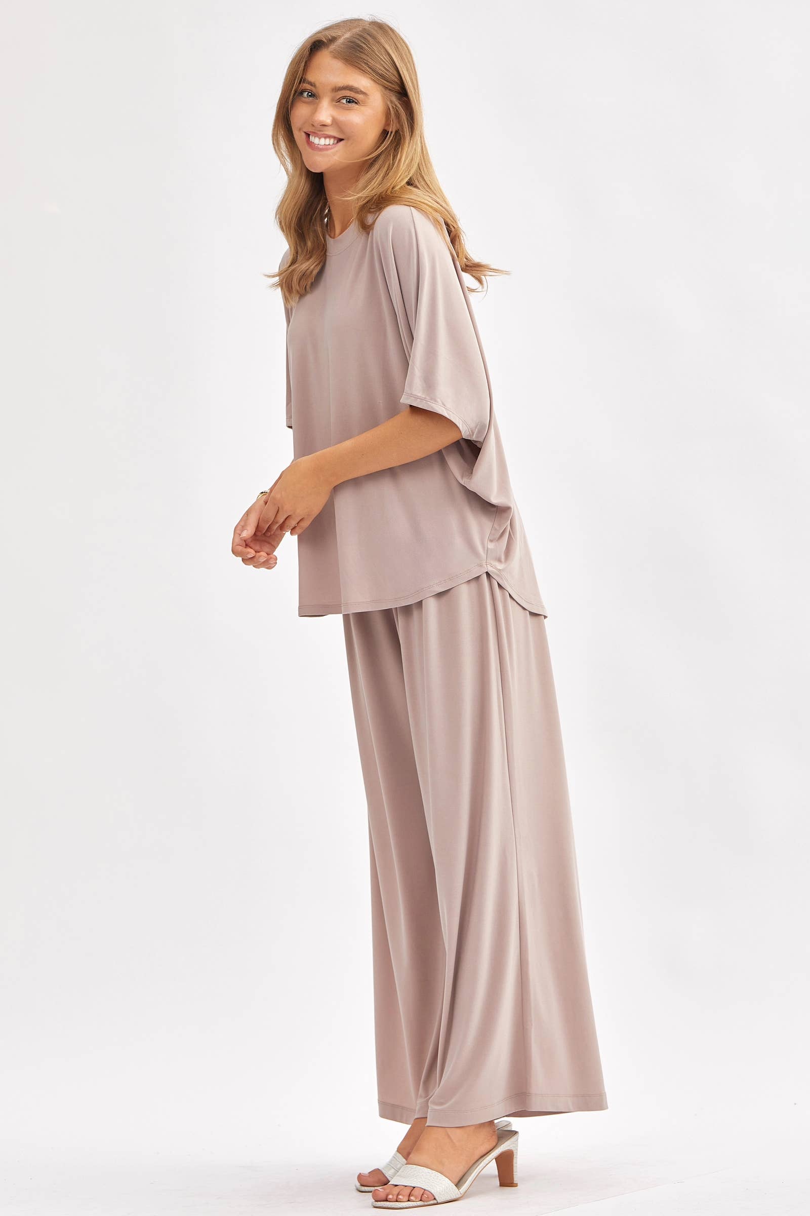 Dear Scarlett - Vendita all'ingrosso Completo top e pantaloni (NON loungewear) - Donna - Completo fluido con top ampio stile poncho e pantaloni larghi TRVSET-COASTAL12