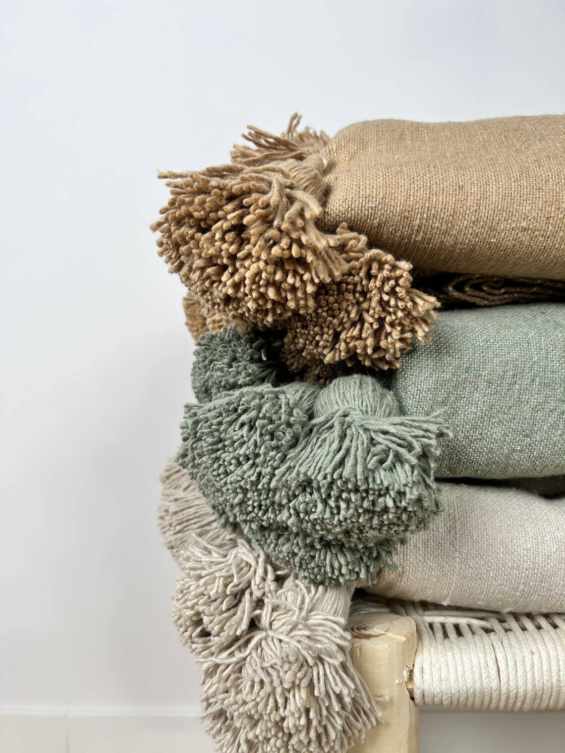 marrakeshop - Vente Plaids - Plaid marocain premium fait main avec pompons et franges27