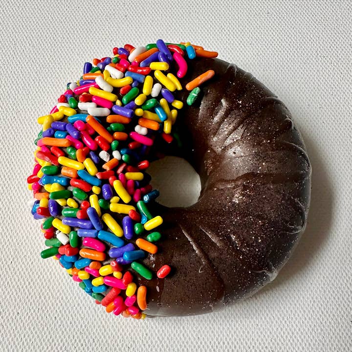 Sweet Rosie’s Soaps & Gifts - Vendita all'ingrosso Saponette - Sapone a forma di ciambella con glassa al cioccolato e codette, vegano, con olio di cocco1