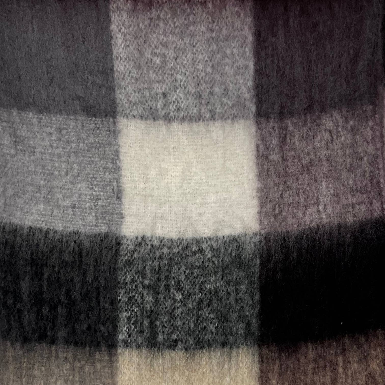 London Scarves - Vendita all'ingrosso Sciarpa - Donna - Sciarpa in morbido tessuto a quadri, 16 colori, rifinita con nappine12