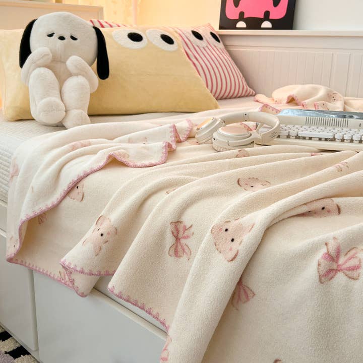 Plaid Sherpa en Polaire Brodé Doux et Confortable Décoration d'Intérieur pour la vente par Liffy