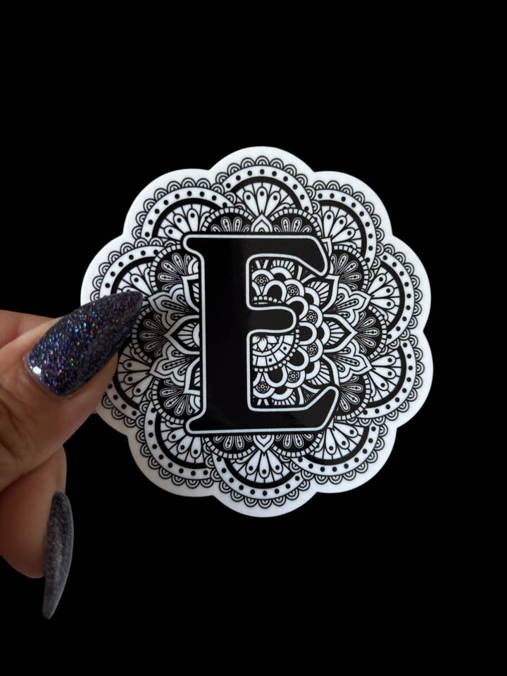 Autocollant en vinyle lettre E pour la vente par I Will Cut You Creations