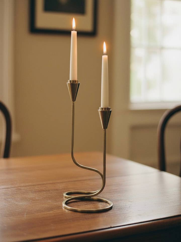 Bougeoir conique à boucle dorée pour la vente par Made Market Co.