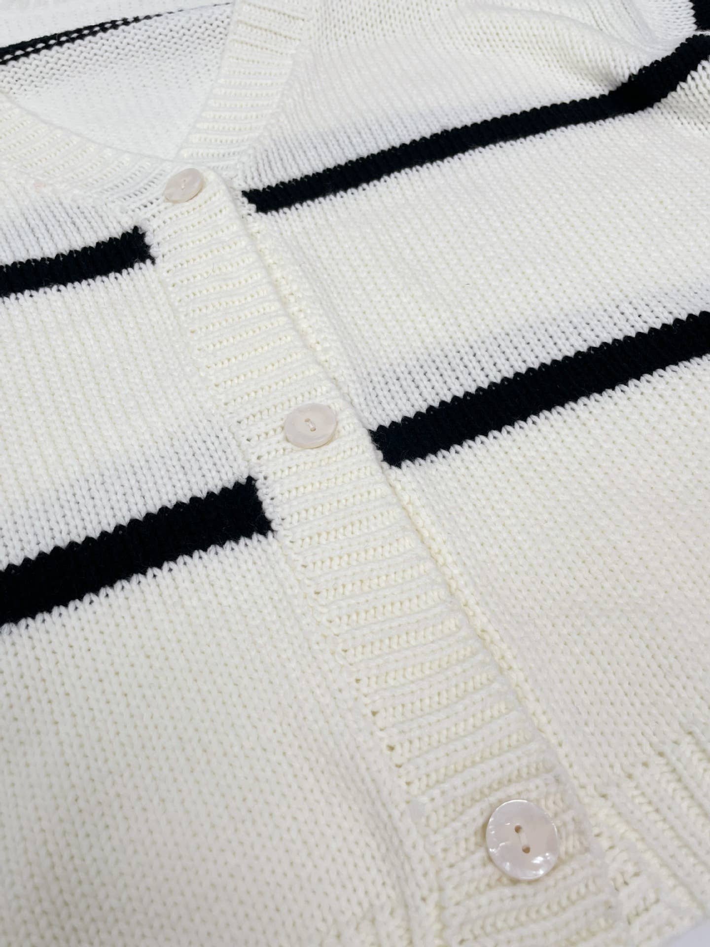 WHITE Striped V-neck sleeved chunky knitted cardigan for wholesale on Faire10