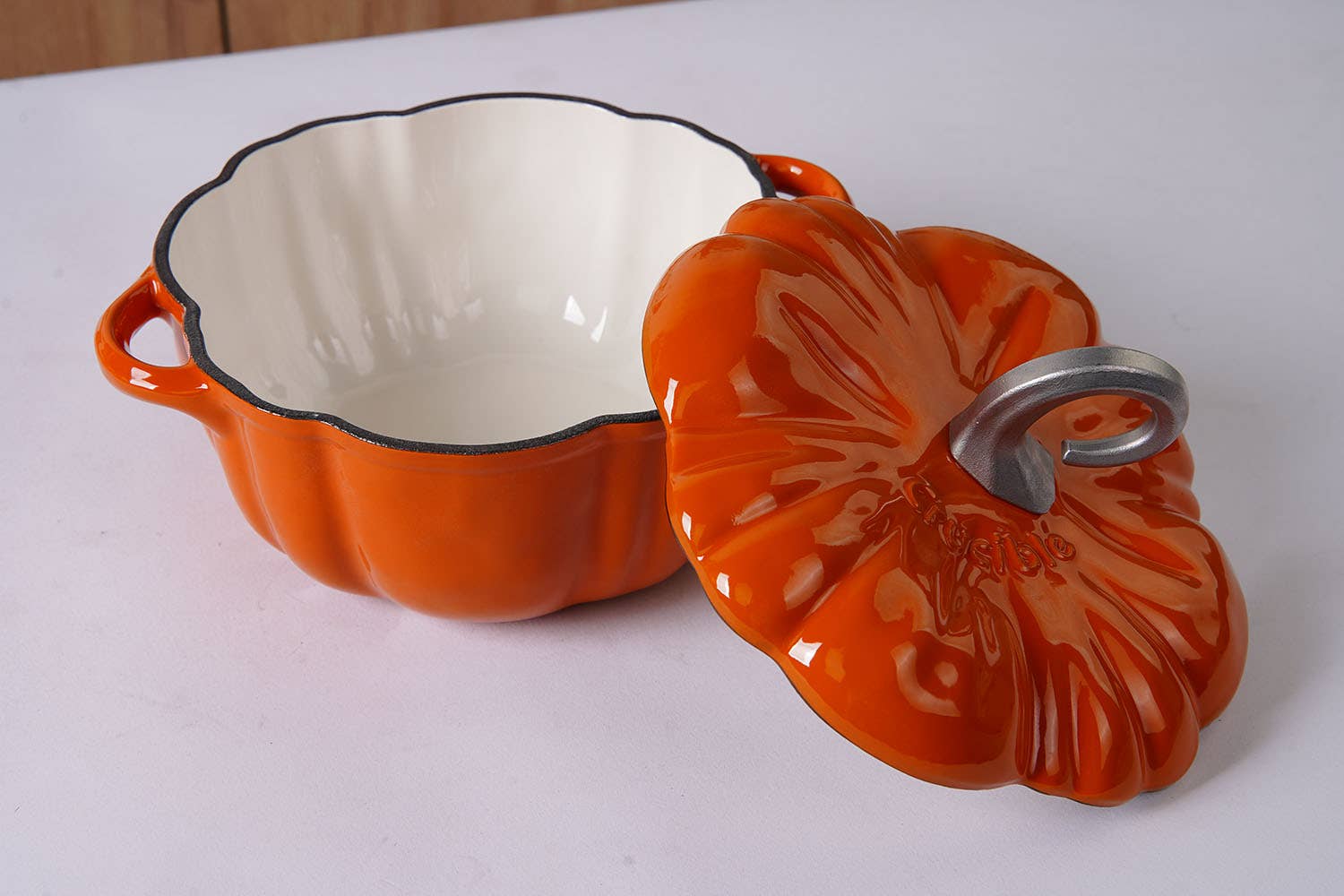 Crucible Cookware – Conjunto de frigideiras e panelas por atacado – Panela de Abóbora em Ferro Fundido Esmaltado, Caçarola, Cocotte, Laranja5