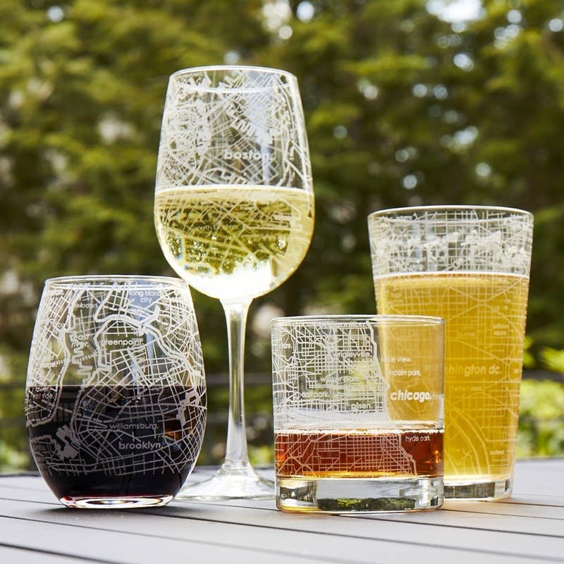 Well Told - Vente Verres à cocktail/alcool - GRAVURE PERSONNALISÉE - Carte de ville / village des États-Unis - Verre à whisky avec glaçons4