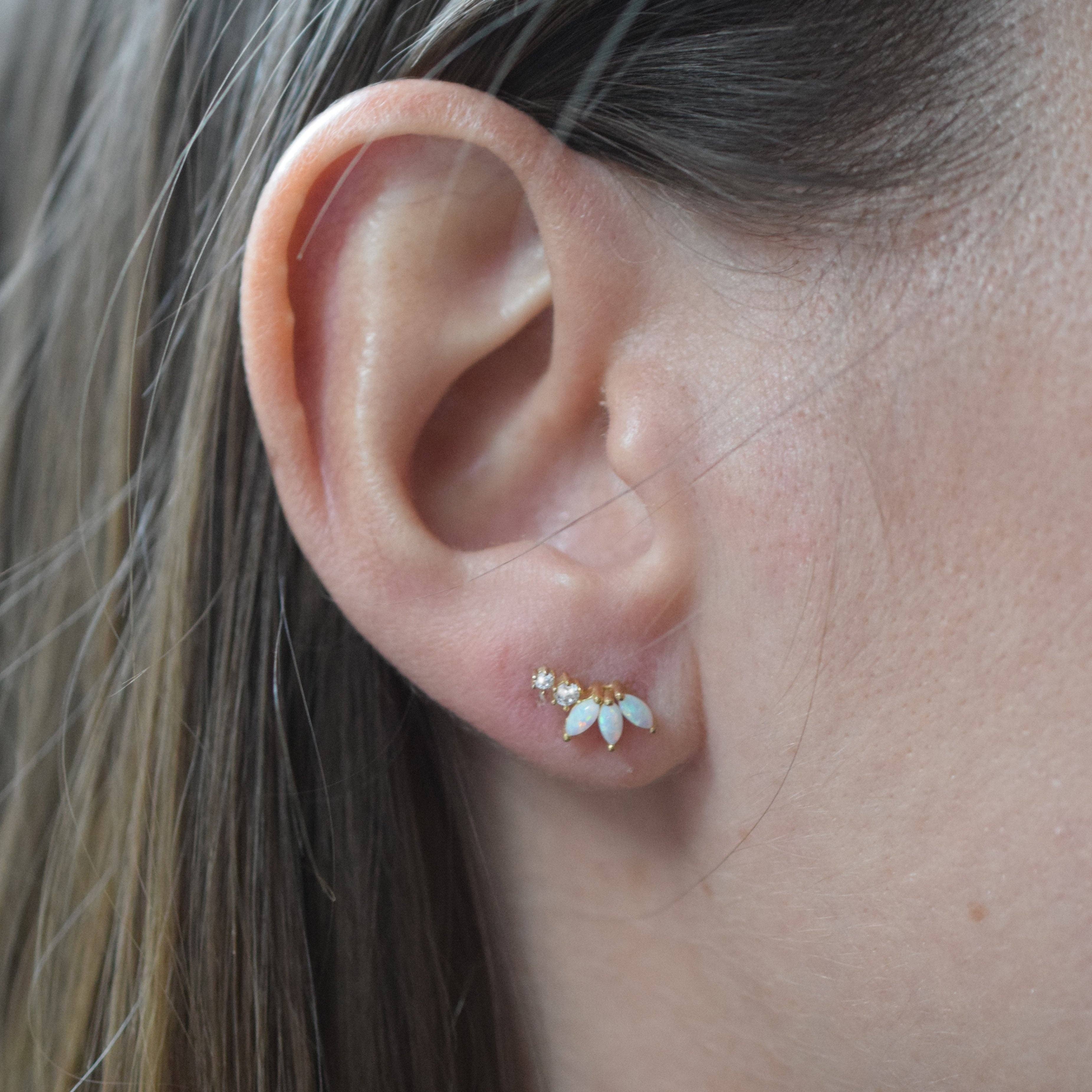 La Kaiser - Wholesale Knopjes/oorstekers - Twinkelende lotusknoppen van Opal & Diamond2