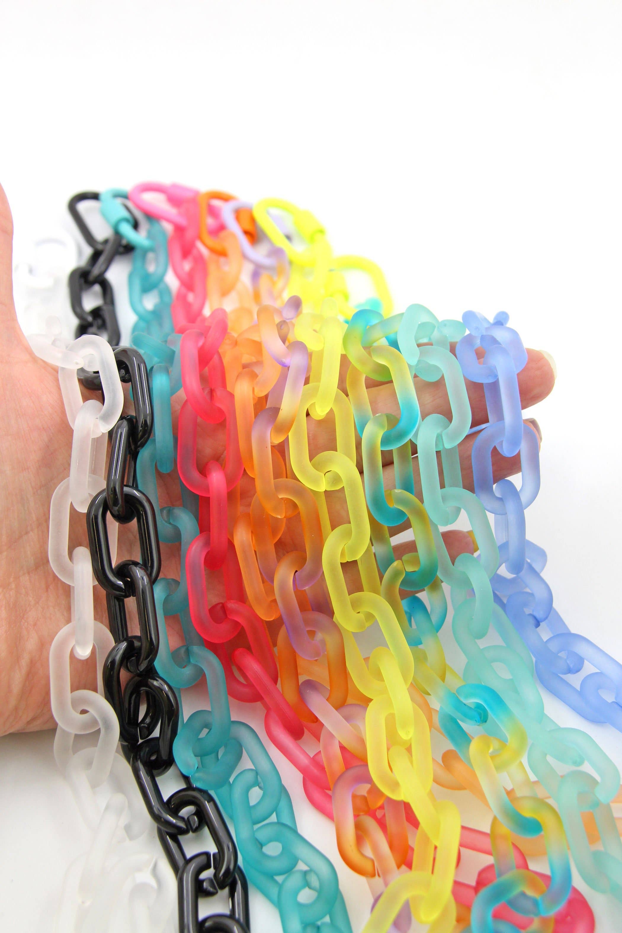 Woman Shops World – wholesale Link & chain necklace – Acrylic Snap Link Necklace w/ Enamel Carabiner Clasp6