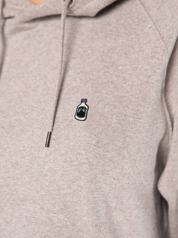 Kleiner Feigling | Bestickter Bio-Baumwoll Frauen Hoodie für den Großhandel von Fashion Drinks