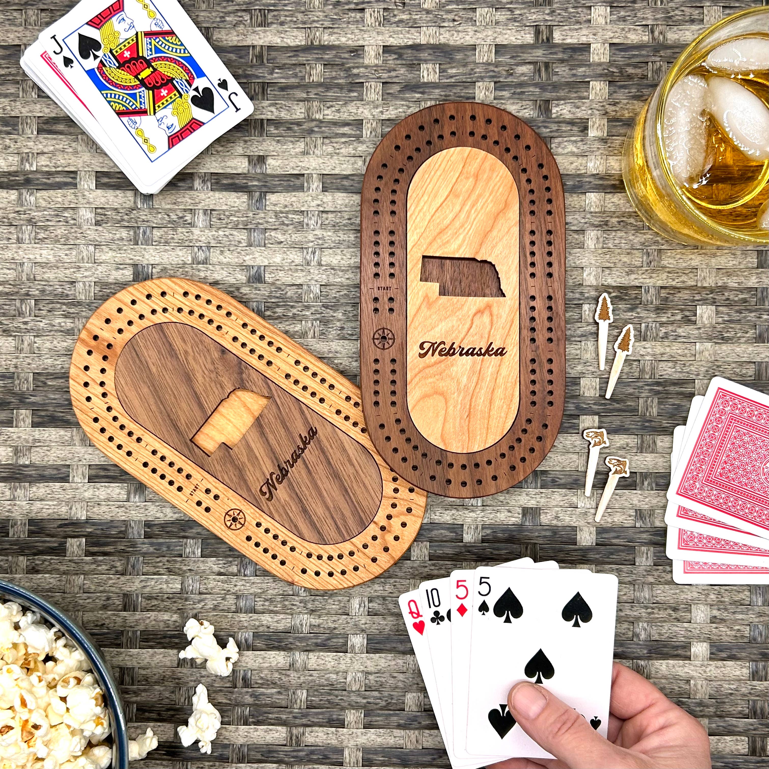 Cast & Carve - Venta al por mayor Juegos de mesa - Juego de minitablas de viaje de EE. UU., con pinzas personalizadas23