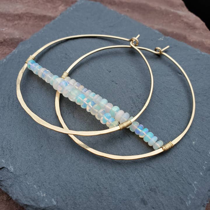 White Opal Horizon gouden hoepels voor wholesale door Tela Bella Jewelry