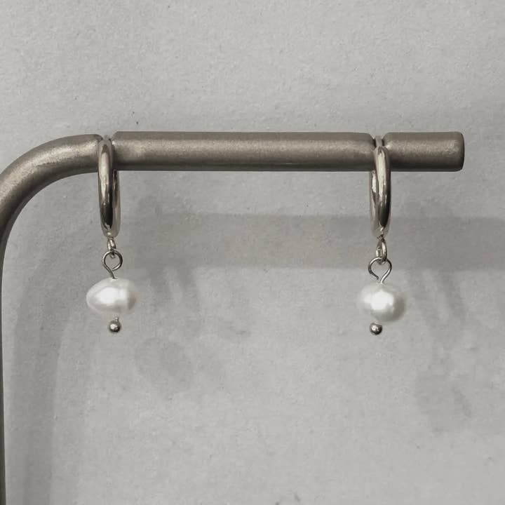 Cassette Barcelona - Wholesale Dangle Earrings - Minimal Hoop Earrings w Pearls1