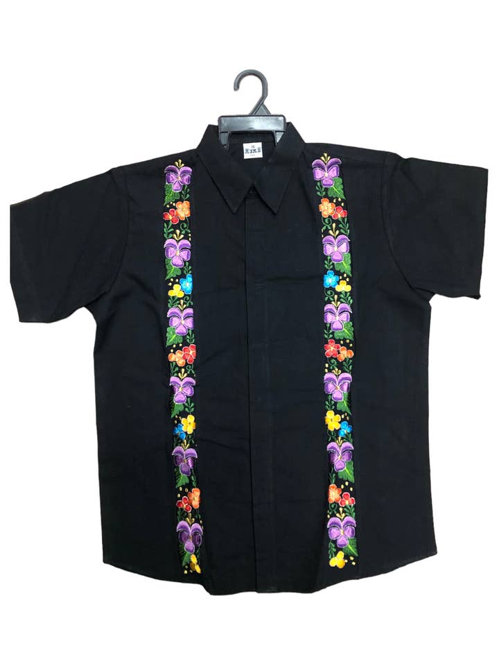 Cielito Lindo – Engroshandel Skjorte med buttondown – Mænd – Guayabera i sort hør til mænd med blomsterbroderi