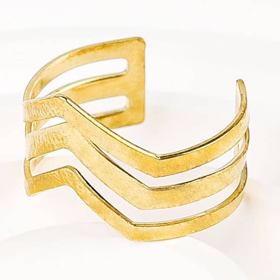 Triple Chevron Ring for engroshandel hos Less is More