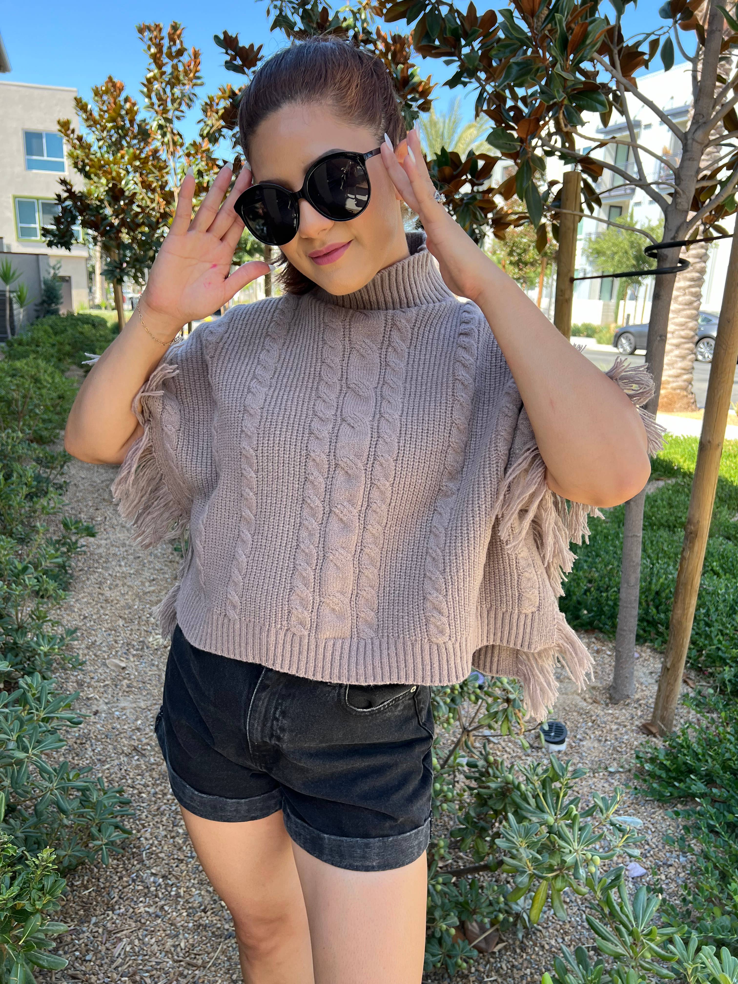 Justin & Taylor - Wholesale Poncho - Dames - Cider || Crop Top Poncho met Kwastjesrand7