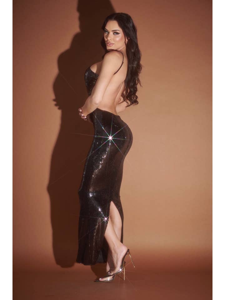 WFFS - Wholesale Gown – Women's - Viral Stretch Sequin Halter Cocktail Dress3