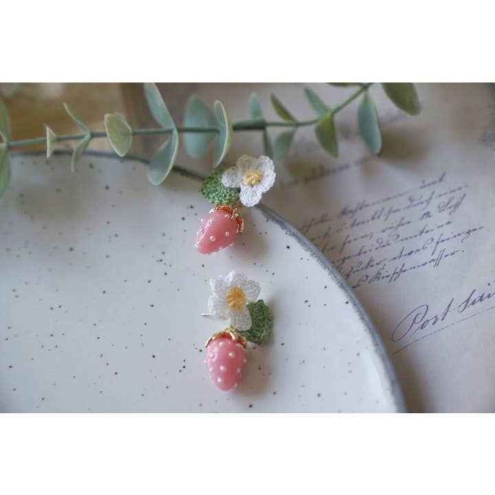 Pendientes colgantes de flores de fresa de ganchillo para venta al por mayor de NYU NYU jewellery