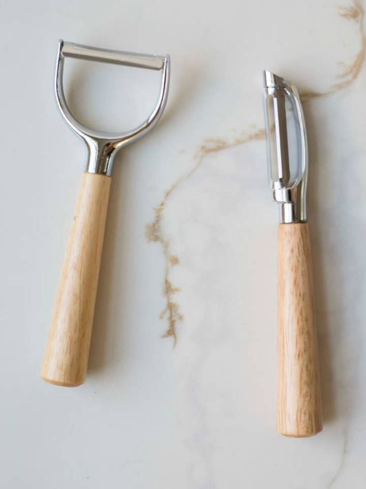 Wooden Handled Peeler for wholesale by Fodory