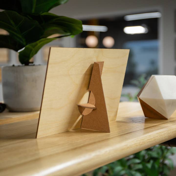 Lugcraft - Wholesale Decorative Tabletop Object - Land Rover Defender Collectible Engraving1