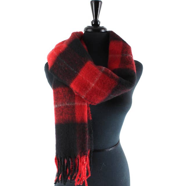 Pretty Persuasions - Wholesale Scarf - Unisex - S24136 Fuzzy Plaid Scarf4