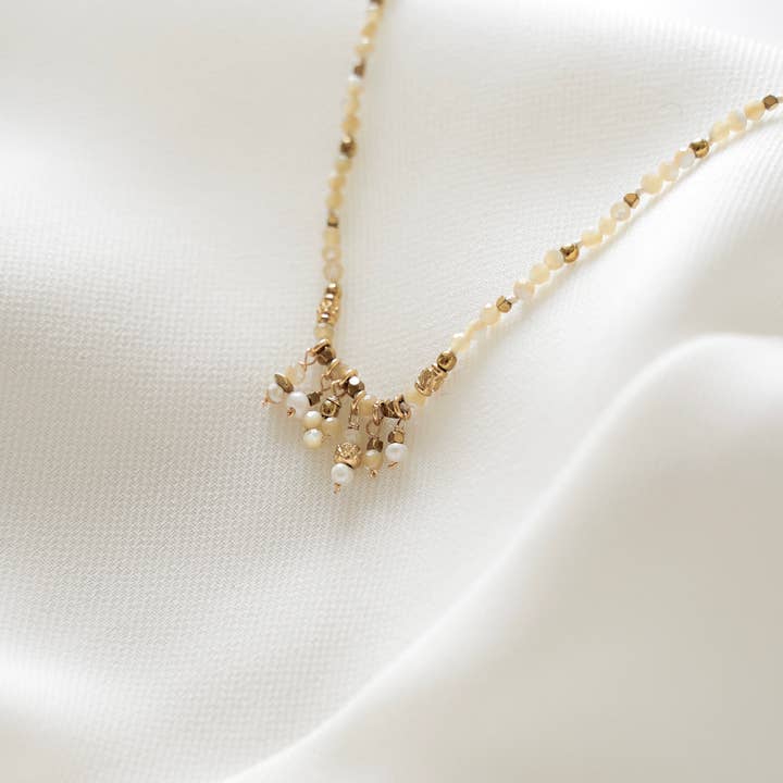 Victoire Collection - Wholesale Beaded/pearl necklace - White mother-of-pearl natural stone necklace1